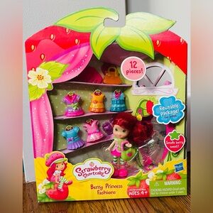 Strawberry Shortcake Berry Princess Fashions Doll Lot Hasbro 2012